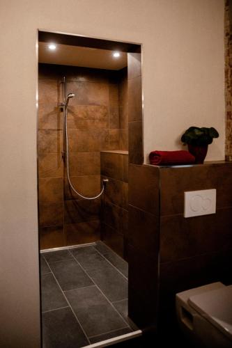 Ein Badezimmer in der Unterkunft Wassermühle Deppendorf
