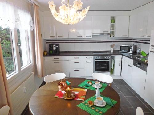 Kuchyň nebo kuchyňský kout v ubytování Apartment Mansalo by Interhome
