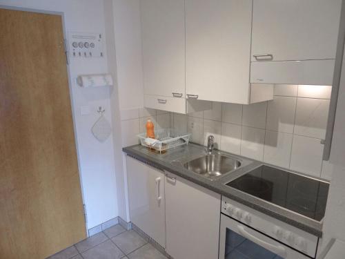 Una cocina o kitchenette en Apartment Promenade - Utoring-28 by Interhome