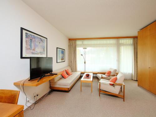 Ein Sitzbereich in der Unterkunft Apartment Casa Jenatsch-14 by Interhome
