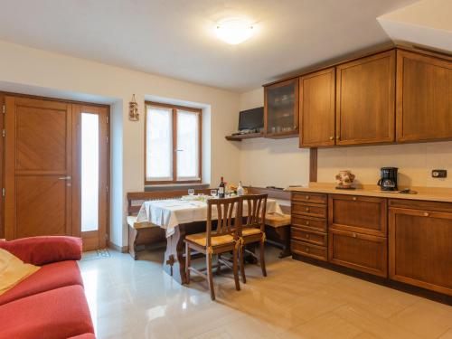 Kuchyňa alebo kuchynka v ubytovaní Holiday Home Rosa - VNA205 by Interhome