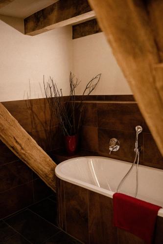 Ein Badezimmer in der Unterkunft Wassermühle Deppendorf