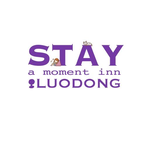 a sign that reads stay a moment imlotechnology at 小窩旅店-羅東夜巿店 in Luodong