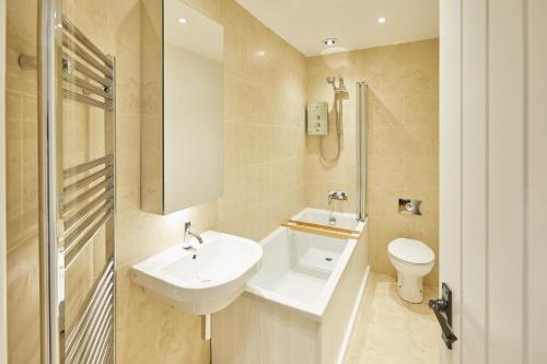 Bilik mandi di Host & Stay - The Old Dairy