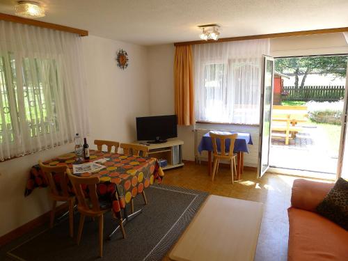 TV a/nebo společenská místnost v ubytování Apartment Amara by Interhome