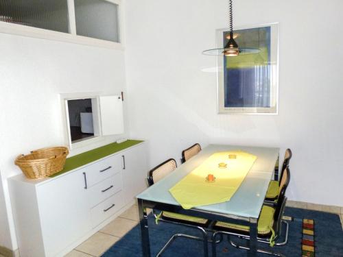 Kuchyň nebo kuchyňský kout v ubytování Apartment Aldesago Monte Brè - Utoring-31 by Interhome