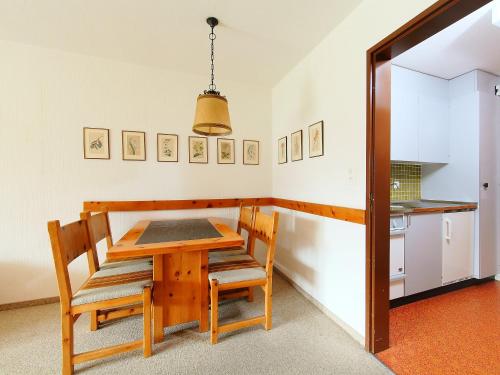 Η κουζίνα ή μικρή κουζίνα στο Apartment Guardaval - Utoring-11 by Interhome