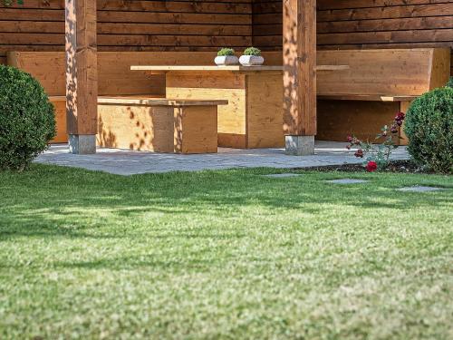 a picnic table in a yard next to a building at Apartment Am Bärenkopf-1 by Interhome in Maurach