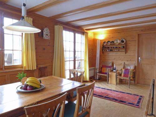 een eetkamer met een houten tafel en stoelen bij Chalet Wätterlücke by Interhome in Wengen