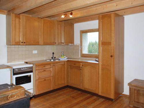 Köök või kööginurk majutusasutuses Holiday Home Rustico Vista Adula by Interhome