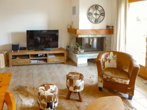 TV i/ili multimedijalni sistem u objektu Apartment Cascade d'Eden by Interhome