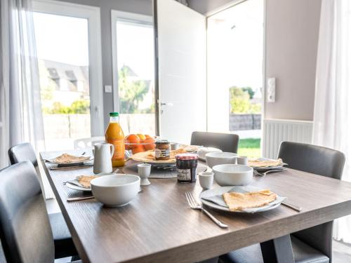 Opciones de desayuno para los huéspedes de Holiday Home Les Goelettes by Interhome