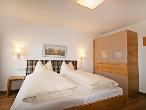 Postel nebo postele na pokoji v ubytování Holiday Home Happy by Interhome
