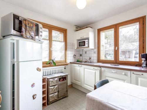 Virtuvė arba virtuvėlė apgyvendinimo įstaigoje Apartment A la Claire Fontaine-1 by Interhome