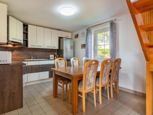 Kuchyň nebo kuchyňský kout v ubytování Holiday Home Holiday Hill 62 by Interhome