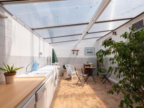 une cuisine sous serre avec un évier et une table dans l'établissement Holiday Home La Guillaumette by Interhome, à Dives-sur-Mer