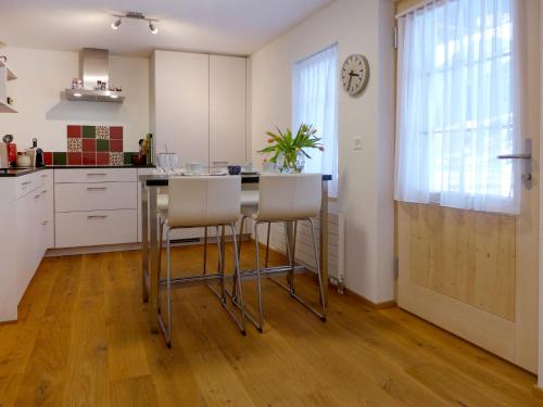 Kuhinja oz. manjša kuhinja v nastanitvi Apartment Matte - Alte Post by Interhome
