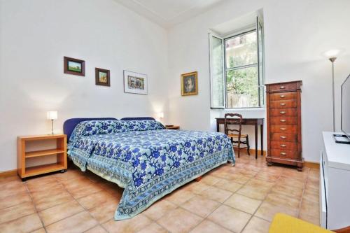 a bedroom with a bed and a desk and a window at Clodia in Rome
