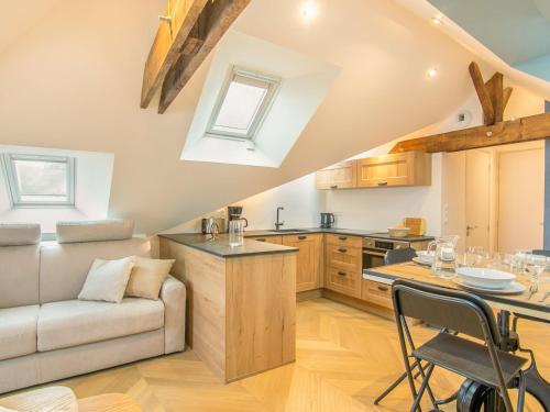 une cuisine et un salon avec un canapé et une table dans l'établissement Apartment Le point du jour 2 by Interhome, à Cancale