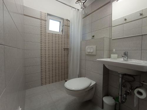 Kylpyhuone majoituspaikassa Relax Apartment