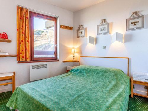 Postel nebo postele na pokoji v ubytování Apartment Nécou 505 by Interhome
