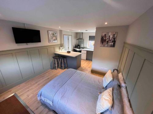 Seaview 1 bed open condo - free parking photo 10