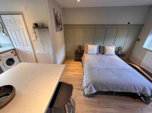 Seaview 1 bed open condo - free parking photo 46