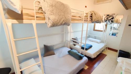a room with two bunk beds in a room at Victoria & Olivar in Málaga