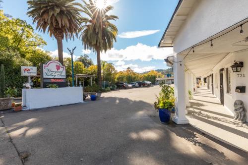 Vineyard Valley Inn – Photos 2