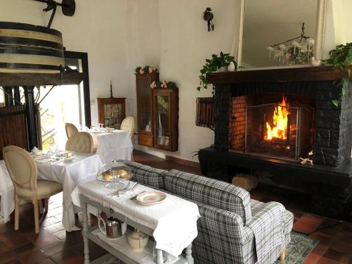Ein Sitzbereich in der Unterkunft LE VIEUX MOULIN