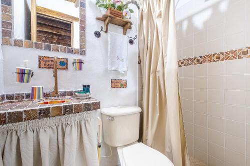 a bathroom with a toilet and a sink and a shower at Ayenda Boutique Macaregua Girón in Girón