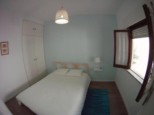 Postel nebo postele na pokoji v ubytování Ahoy Porto Covo Hostel