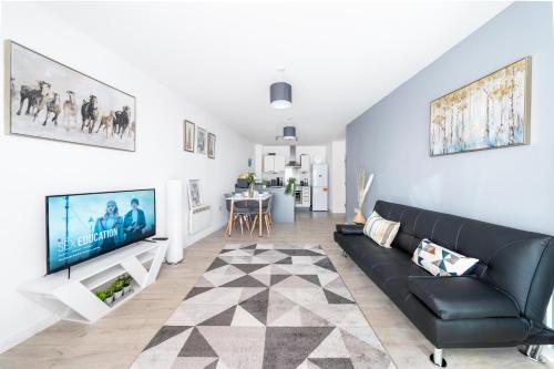 Vibrant & Invigorating 2-bed apartment in Slough