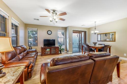 Gilbert Comfort – Photos 3