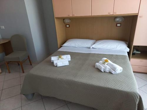 Hotel Venere tesisinde bir odada yatak veya yataklar