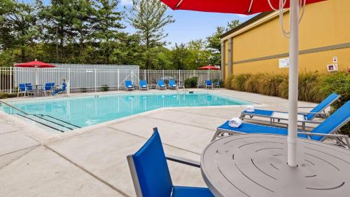 Kolam renang di atau dekat dengan Best Western Annapolis