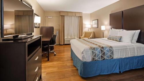Katil atau katil-katil dalam bilik di Best Western Annapolis