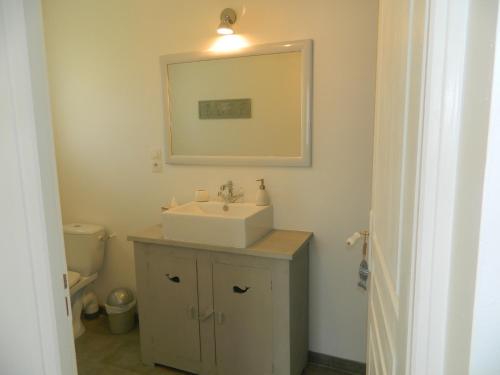 Koupelna v ubytování Chambre d'hôtes Larosa