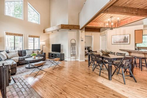 Crystal Creek Lodge – Photos 5