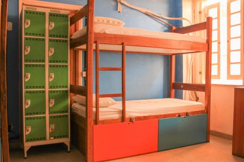 Ένα ή περισσότερα κρεβάτια σε δωμάτιο στο Books Hostel