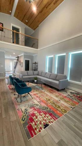 a living room with a couch and a rug at Luxury House Cottage - Foley in Foley