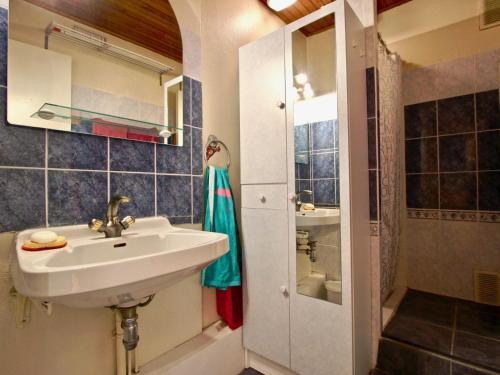 a bathroom with a sink and a shower at Appartement Chamrousse, 2 pièces, 6 personnes - FR-1-549-11 in Chamrousse