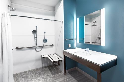 a bathroom with a sink and a shower at Holiday Inn Express & Suites Rockport - Bay View by IHG in Rockport