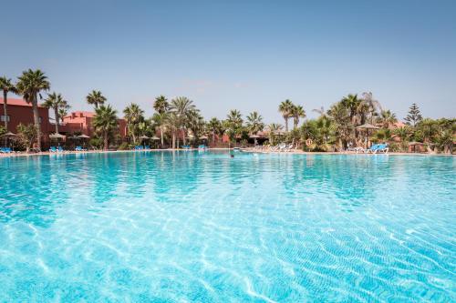 Bazén v ubytování Home2Book Oasis Paradise Home Fuerteventura nebo v jeho okolí