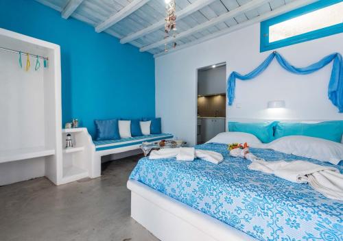 a blue bedroom with a large bed with blue walls at Last Sirma Klima in Klima
