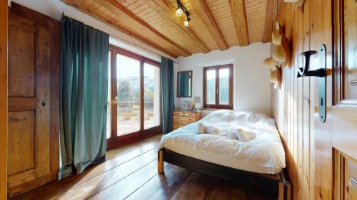 Gallery image of Les Hirondelles, cosy apartment with a magnificent view on the mountains in La Forclaz