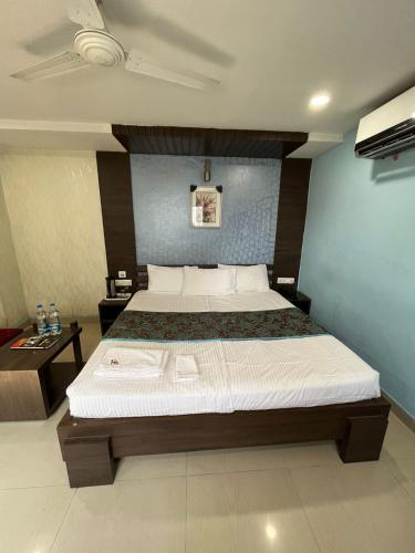 Hotel Pratap Residencyにあるベッド