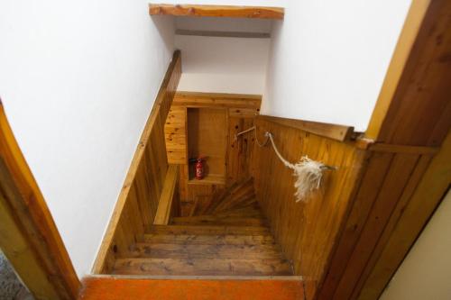 a staircase in a building with a wooden stair case at Galerka Líšný in Líšný