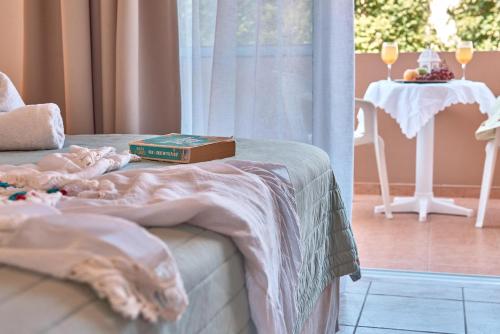 Ένα ή περισσότερα κρεβάτια σε δωμάτιο στο Solon Apartment