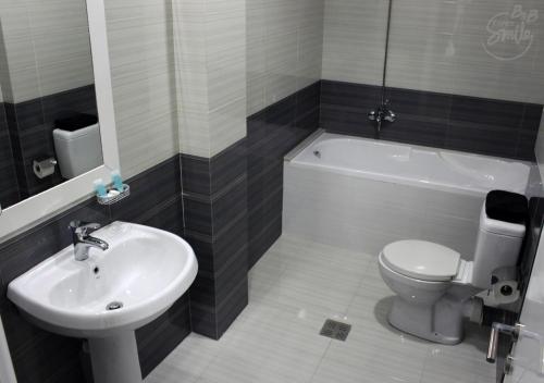 Bilik mandi di KorcaSmileHotel